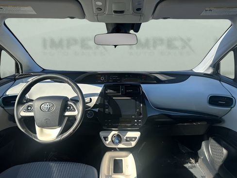 Used 2018 Toyota Prius Three image 11