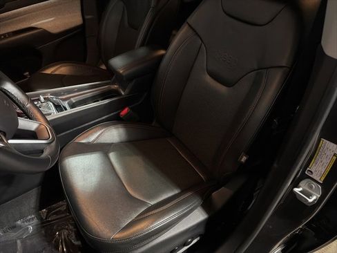 Used 2022 Jeep Compass Latitude image 11