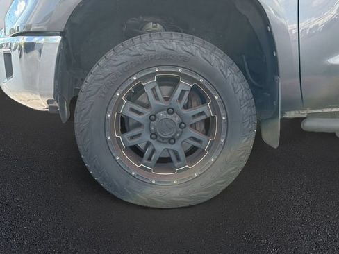 Used 2015 Toyota Tundra SR5 w/ SR5 Upgrade Package RWD image 9