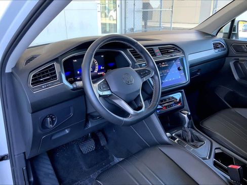 Used 2022 Volkswagen Tiguan SE image 18