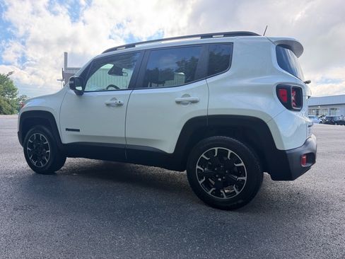 Used 2023 Jeep Renegade Latitude AWD/4WD image 11