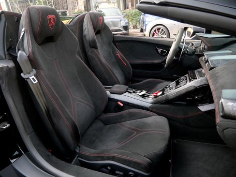 Used 2018 Lamborghini Huracan Performante image 8