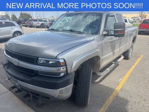 Used 2001 Chevrolet Silverado 2500 LS AWD/4WD image 2