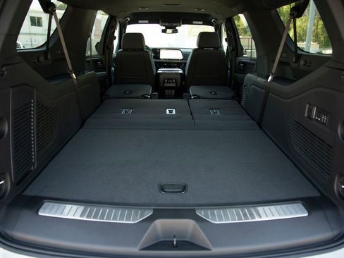 New 2025 Chevrolet Suburban Premier AWD/4WD image 21