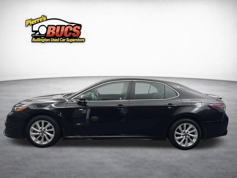 Used 2022 Toyota Camry SE FWD image 2