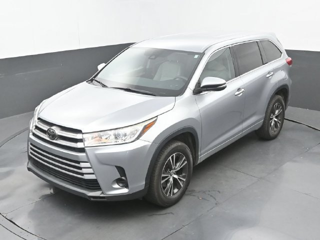 Used 2017 Toyota Highlander LE FWD image 16
