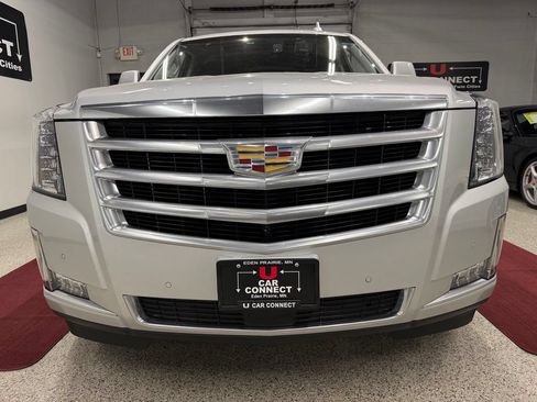 Used 2016 Cadillac Escalade Premium AWD/4WD image 9