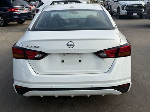 Used 2025 Nissan Altima 2.5 SV FWD image 6