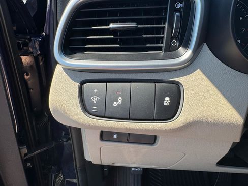 Used 2020 Kia Sorento LX FWD image 21