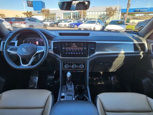 Used 2022 Volkswagen Atlas Cross Sport SE image 26