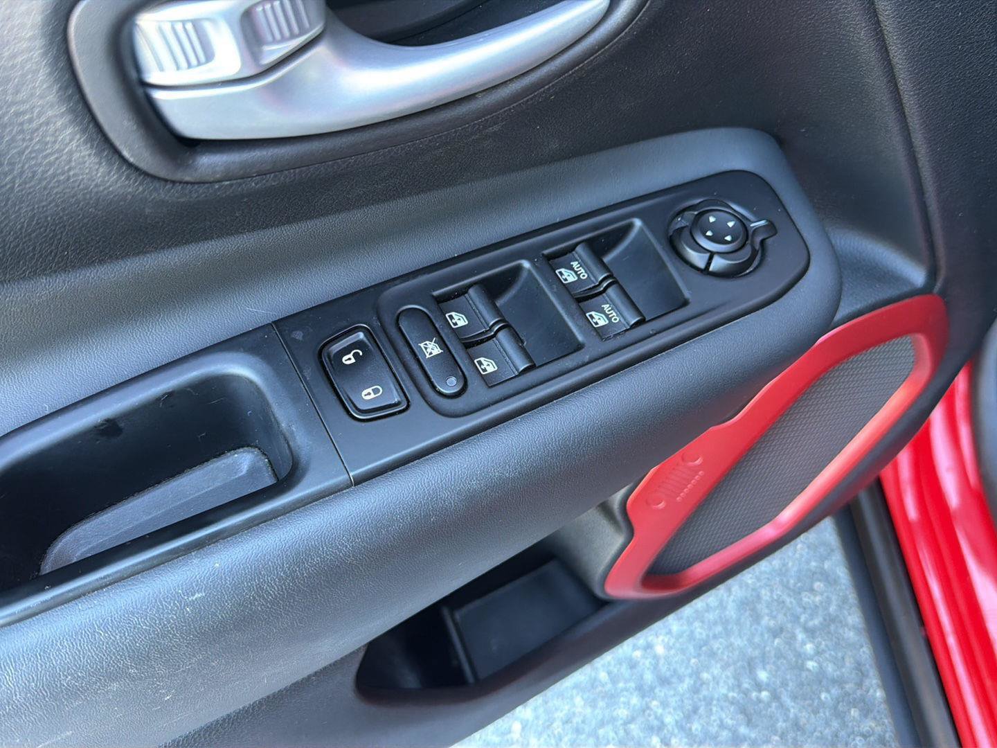 Used 2023 Jeep Renegade Trailhawk AWD/4WD image 32