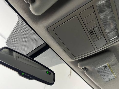 Used 2010 Toyota Venza w/ Convenience Pkg image 24