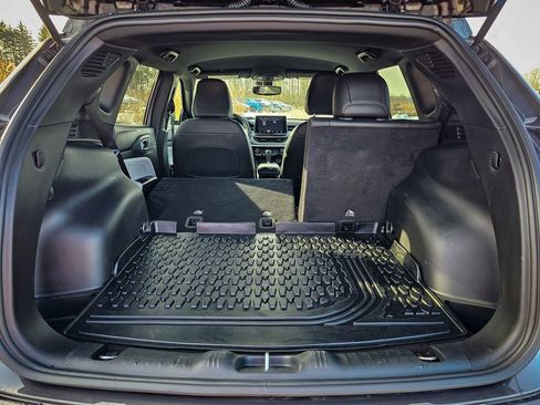 Certified 2024 Jeep Compass Latitude image 33