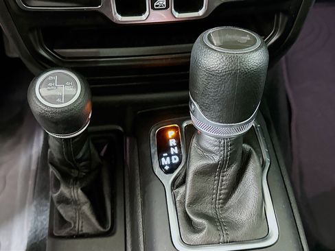 Used 2023 Jeep Wrangler Unlimited image 24