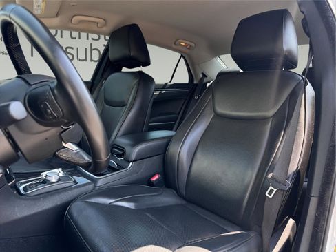 Used 2022 Chrysler 300 Touring L w/ Comfort Group image 10