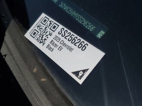 New 2025 Chevrolet Blazer EV LT image 30