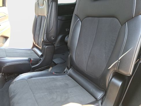 Used 2023 Jeep Grand Cherokee L Laredo AWD/4WD image 16