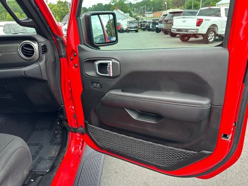 Used 2023 Jeep Gladiator Overland AWD/4WD image 19
