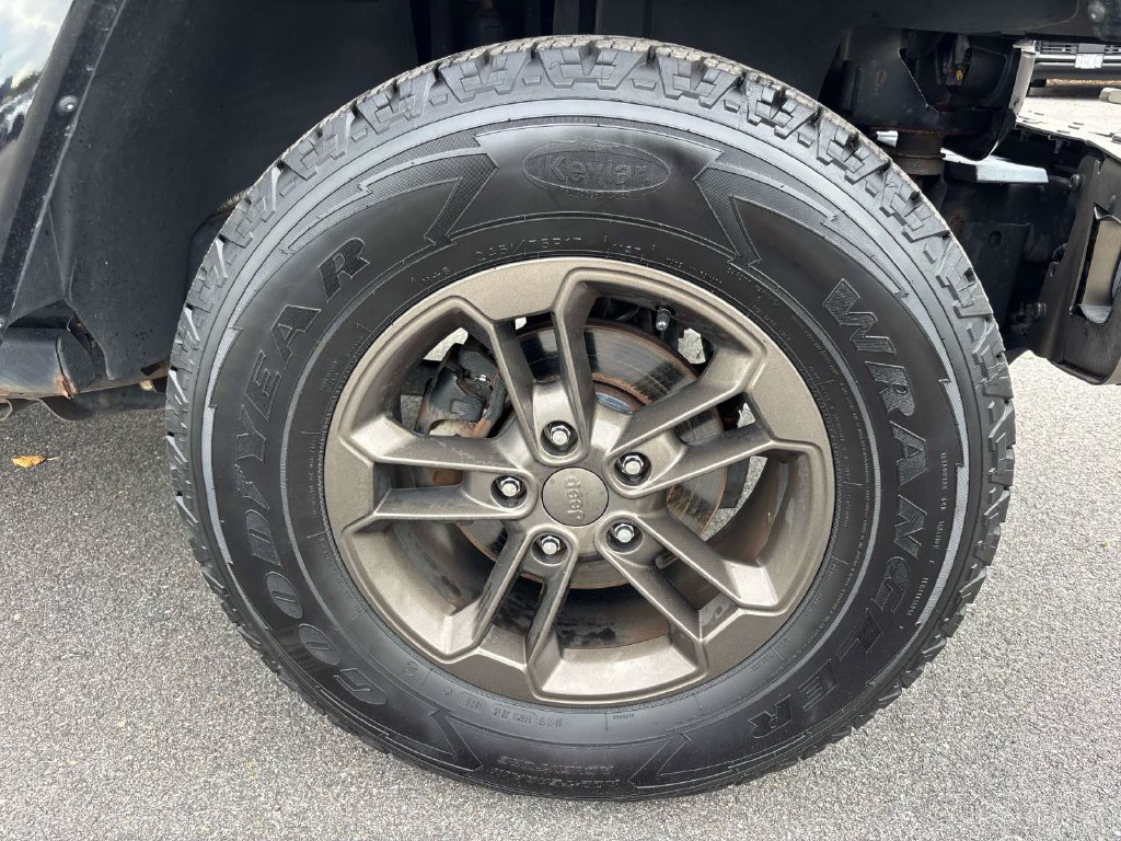 Used 2016 Jeep Wrangler Unlimited Sahara AWD/4WD image 31