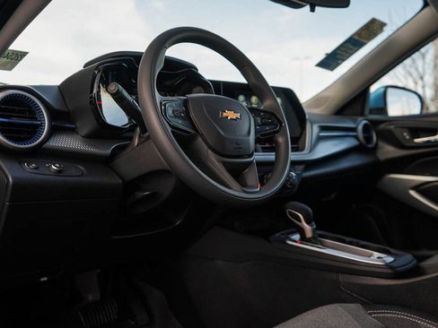 New 2026 Chevrolet Trax LS w/ LS Convenience Package FWD image 17