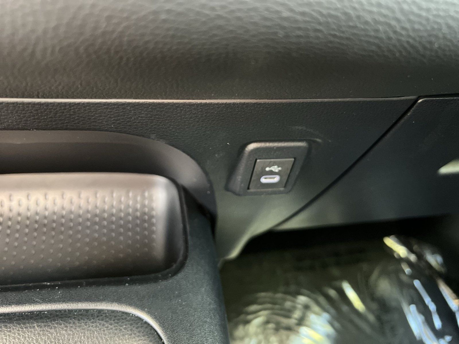 Used 2025 Toyota Corolla LE FWD image 32