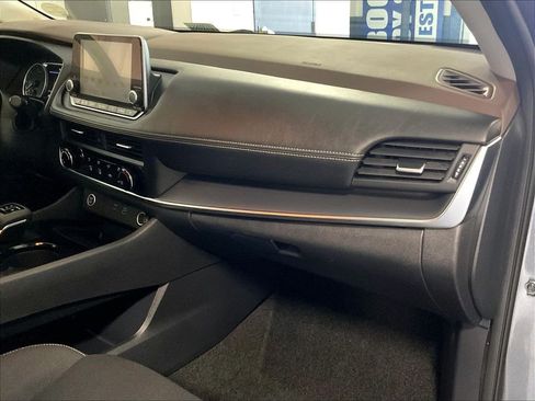 Used 2023 Nissan Rogue S AWD/4WD image 13
