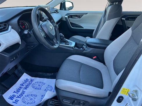 Used 2021 Toyota RAV4 XLE image 9