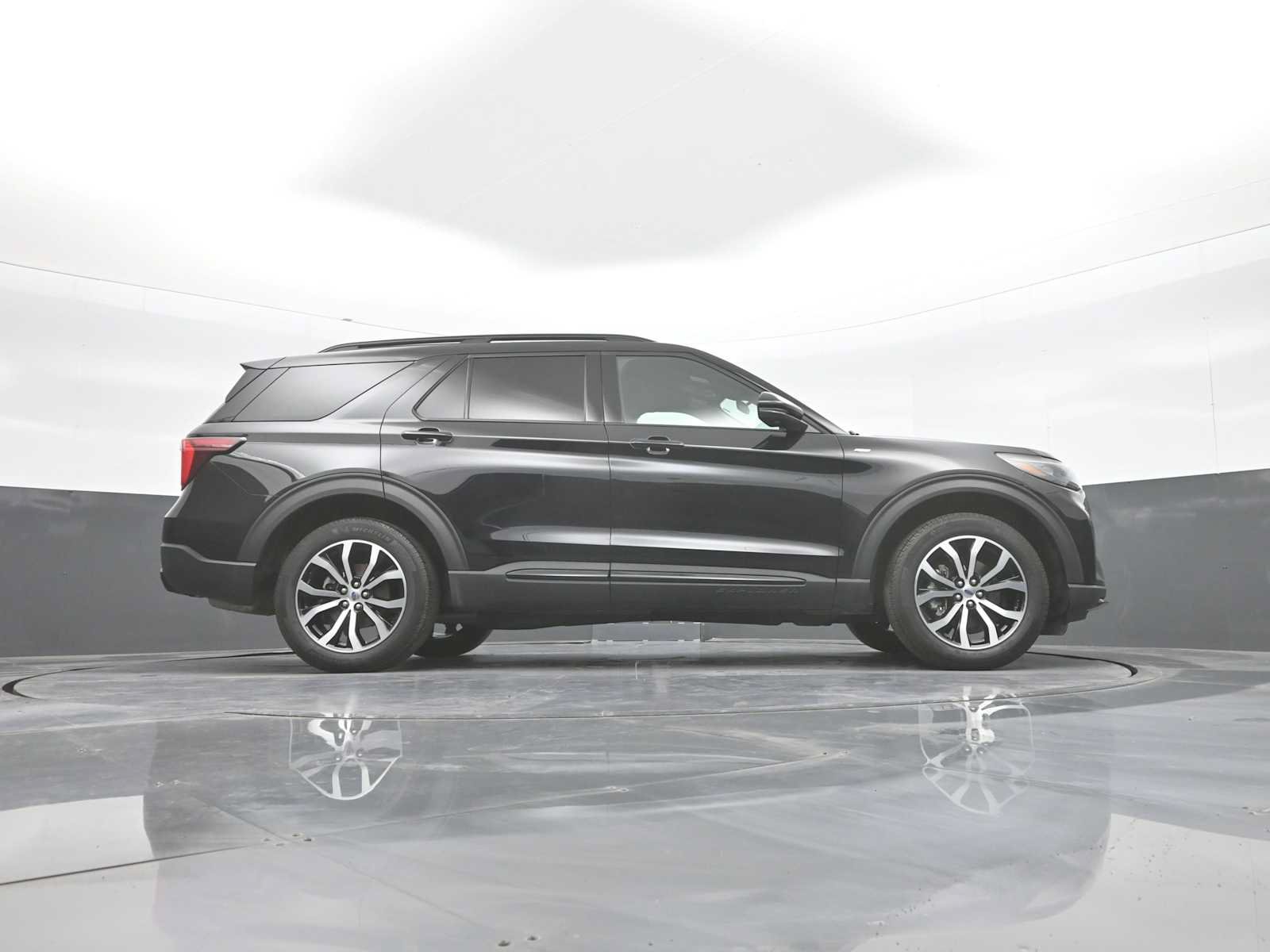 Used 2025 Ford Explorer ST-Line AWD/4WD image 48