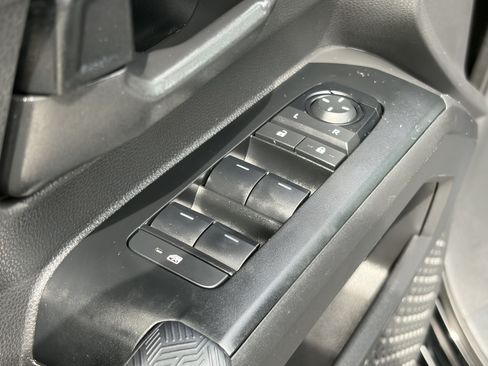 Certified 2024 Toyota Tacoma SR5 AWD/4WD image 30