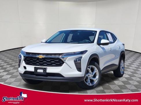 Used 2024 Chevrolet Trax LS w/ LS Convenience Package FWD image 1