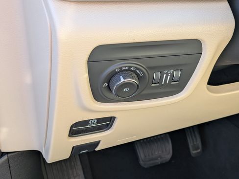 Certified 2023 Jeep Grand Cherokee L Limited w/ Luxury Tech Group II image 14