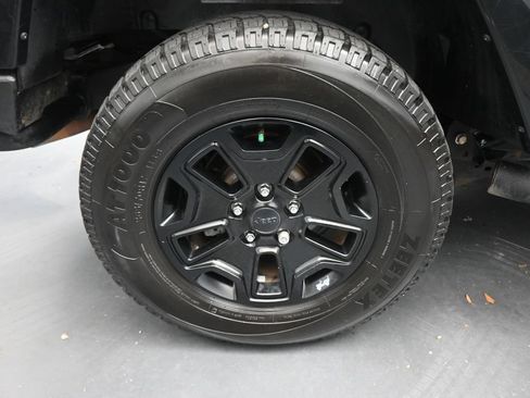Used 2016 Jeep Wrangler Unlimited Sahara AWD/4WD image 21