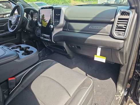 New 2026 RAM 2500 Laramie AWD/4WD image 17