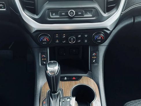 Used 2017 GMC Acadia SLE AWD/4WD image 19