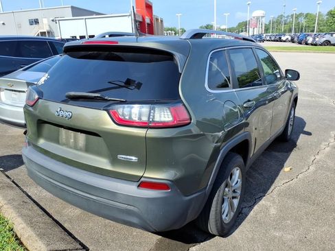 Used 2019 Jeep Cherokee Latitude w/ Cold Weather Group FWD image 5