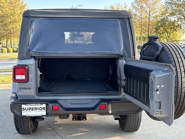 Used 2023 Jeep Wrangler Unlimited Sahara w/ Cold Weather Group AWD/4WD image 6