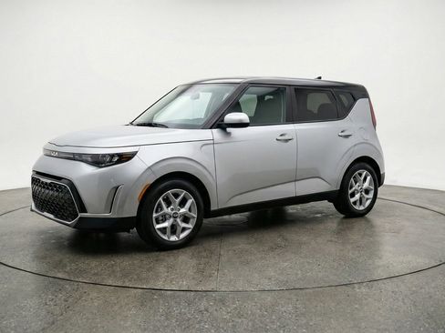 Used 2025 Kia Soul LX w/ LX Technology Package FWD image 3