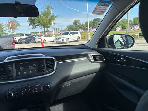 Used 2020 Kia Sorento LX FWD image 48