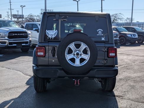 Used 2018 Jeep Wrangler Unlimited Sport S image 7