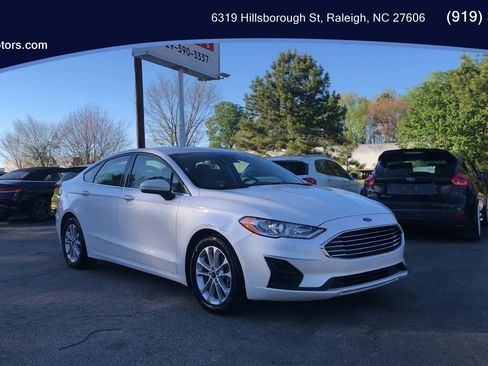 Used 2020 Ford Fusion SE image 1