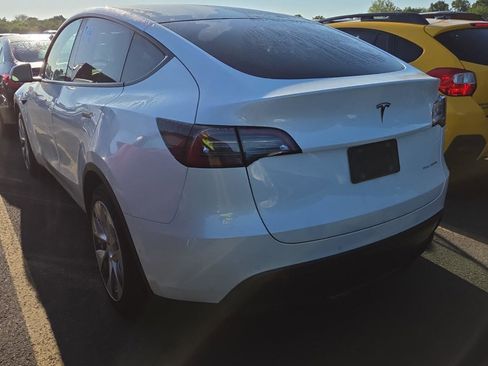 Used 2021 Tesla Model Y Long Range AWD/4WD image 3