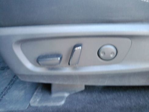 Used 2024 Nissan Pathfinder SV image 13