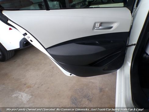 Used 2020 Toyota Corolla LE w/ Carpet Mat Package (TMS) image 16