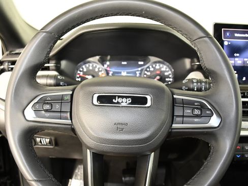 Used 2024 Jeep Compass Latitude AWD/4WD image 19