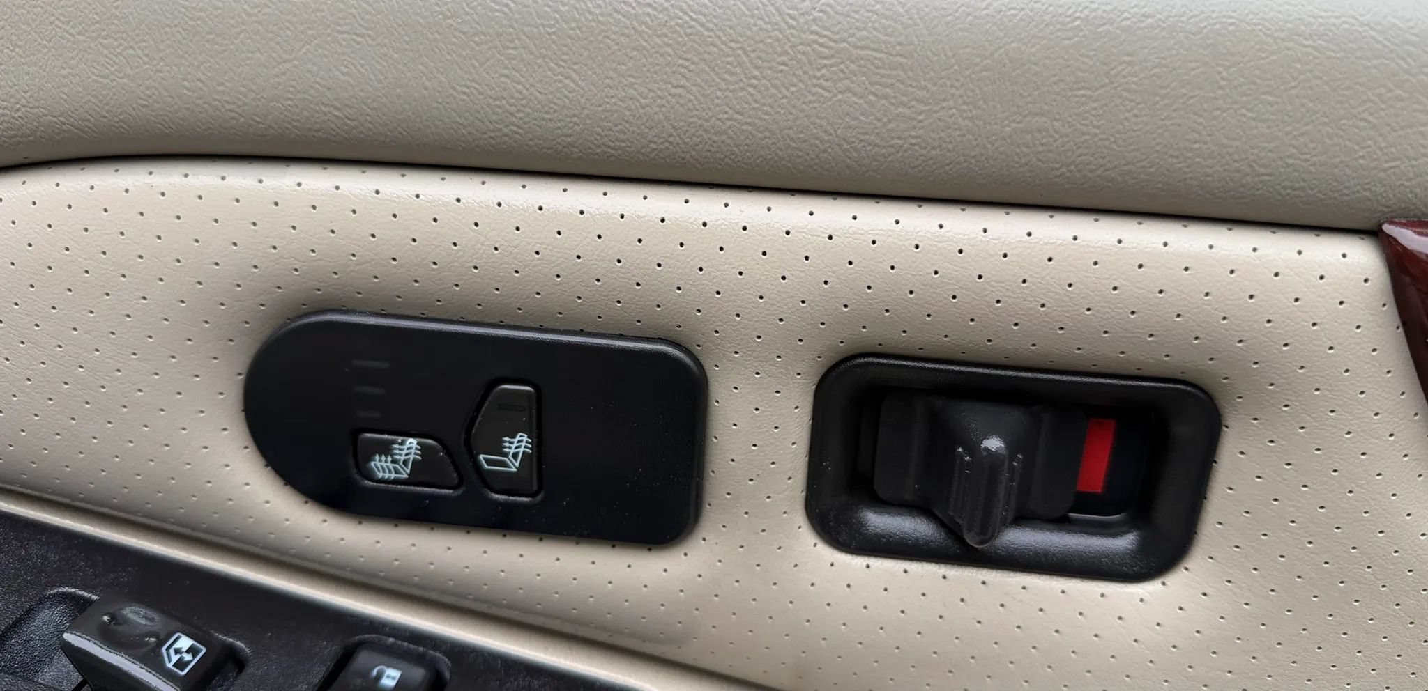 Used 2005 Cadillac Escalade AWD image 40