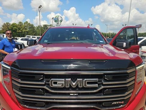 Used 2025 GMC Sierra 1500 AT4 w/ AT4 Premium Package AWD/4WD image 8