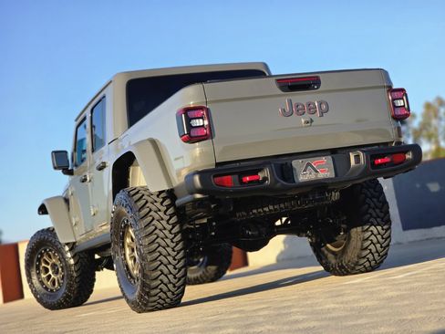 Used 2021 Jeep Gladiator Rubicon AWD/4WD image 2