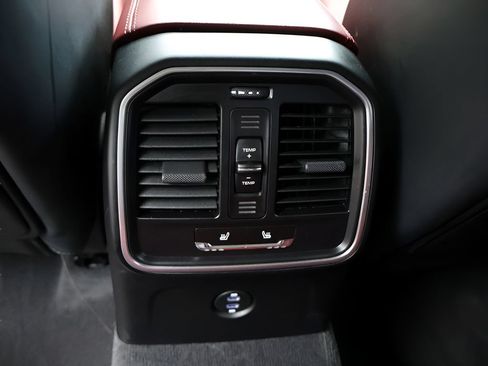 Used 2023 Porsche Macan S AWD/4WD image 21