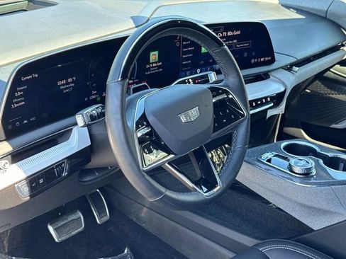 Certified 2025 Cadillac Optiq Luxury 2 w/ LPO, Floor Liner Package AWD/4WD image 20