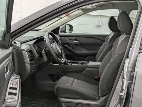 Used 2024 Nissan Rogue SV AWD/4WD image 3